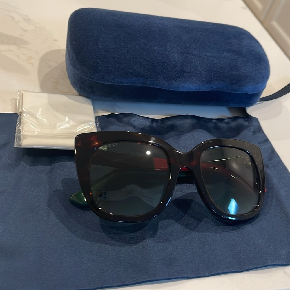 Gucci Sunglasses - Picture 4 of 4